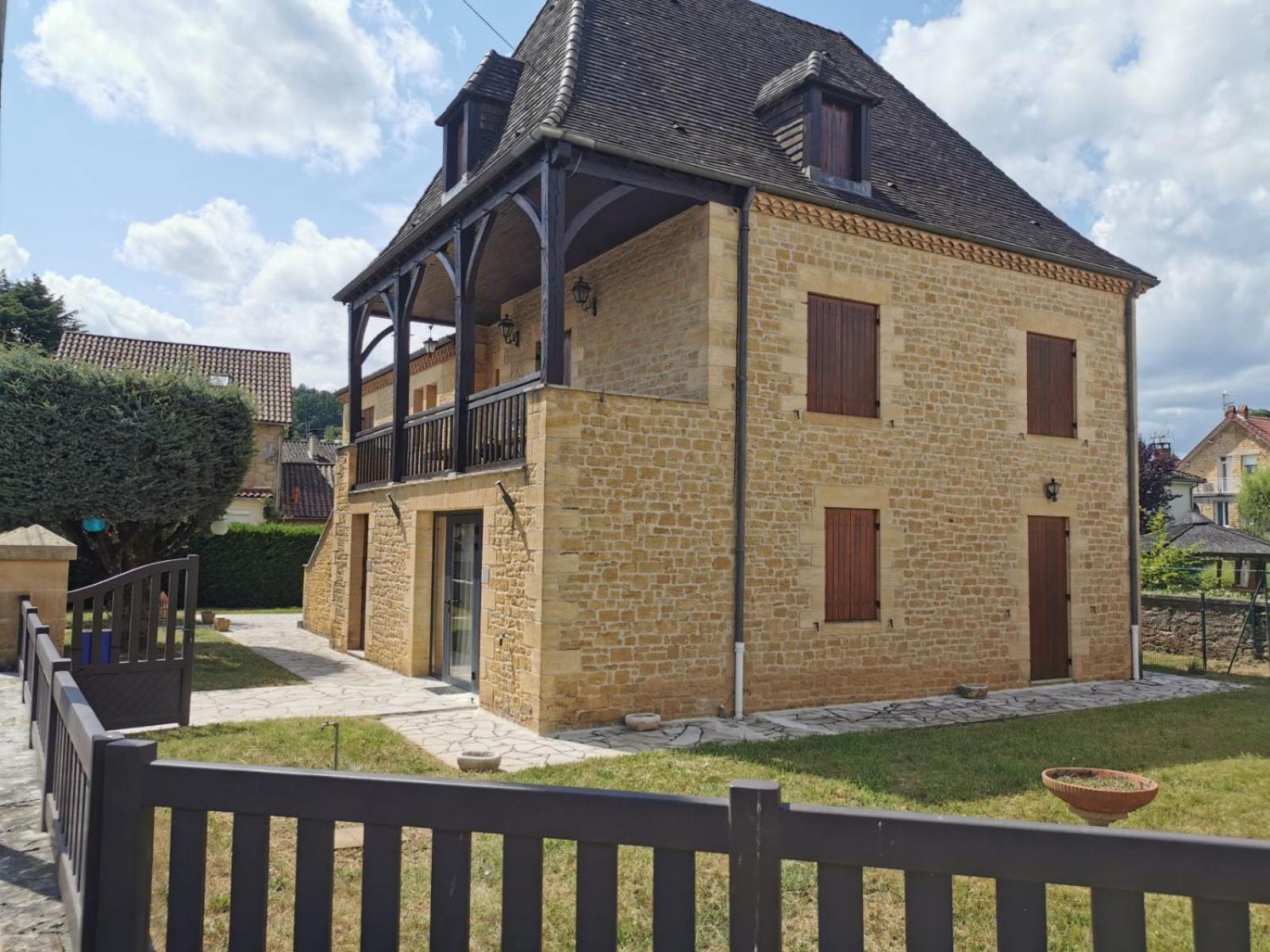 Logement Spacieux Rez-De-Chaussee, Jardin, Stationnement Devant, A 5 Minutes A Pied Du Centre De Sarlat Villa Dış mekan fotoğraf